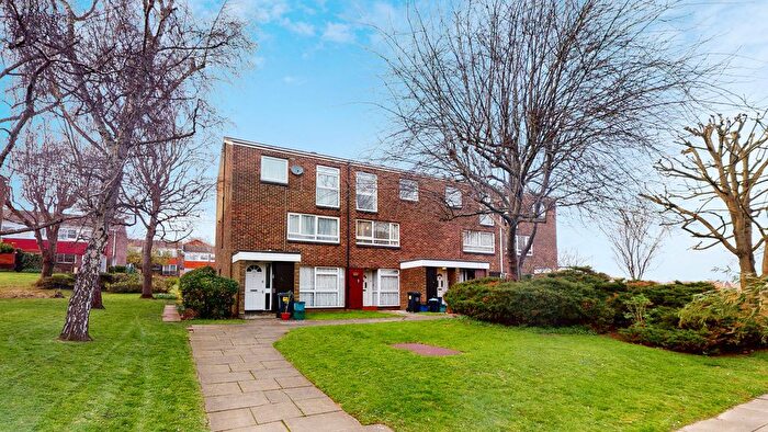 2 Bedroom Maisonette To Rent In Pixton Way, Croydon, CR0