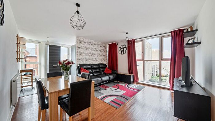 2 Bedroom Flat For Sale In Ellington House, Ashmore Road, Woolwich, SE18