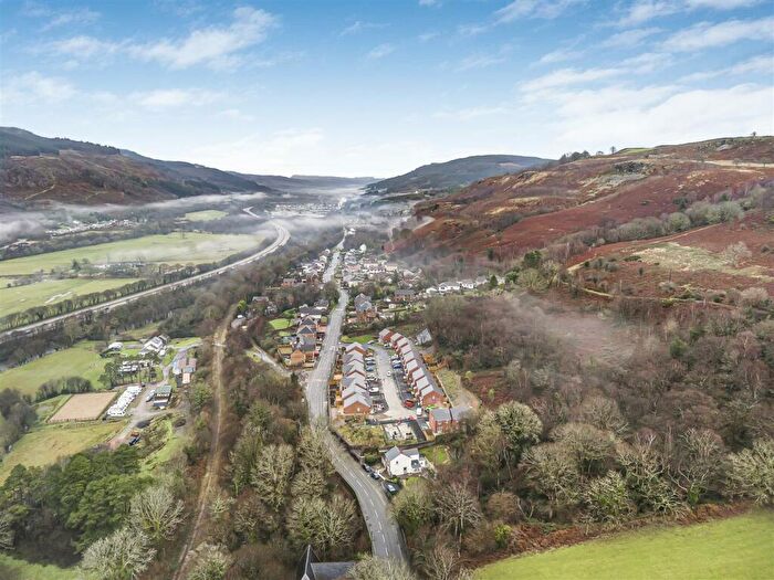 3 Bedroom Semi-Detached House For Sale In Clos Yr Ysgol, Clyne, Neath, SA11