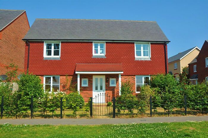4 Bedroom Detached House For Sale In Hedgerow Walk, Andover, SP11