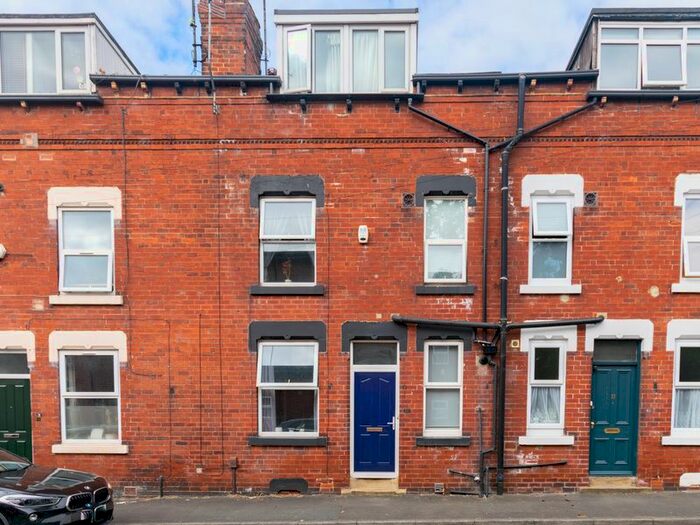 2 Bedroom Terraced House To Rent In Highbury Lane, Meanwood, Leeds, LS6