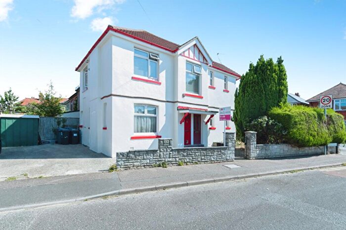 2 Bedroom Flat For Sale In Cardigan Road, Bournemouth, BH9