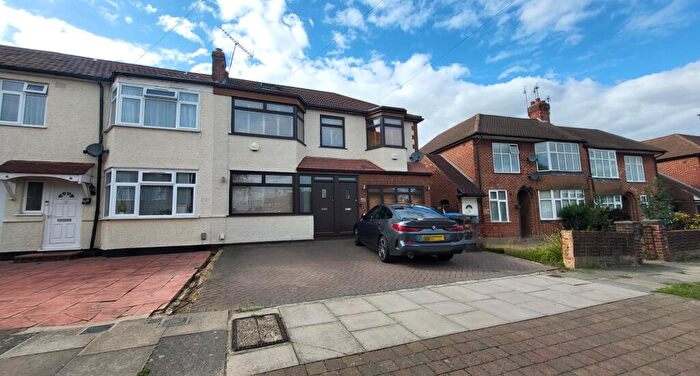 2 Bedroom House To Rent In Inverness Avenue, Enfield, EN1