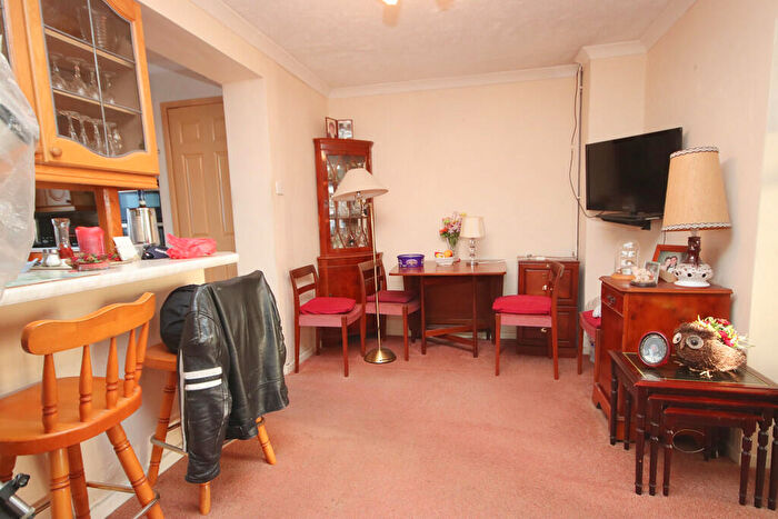 3 Bedroom End Of Terrace House For Sale In Arun Road, Billingshurst, RH14