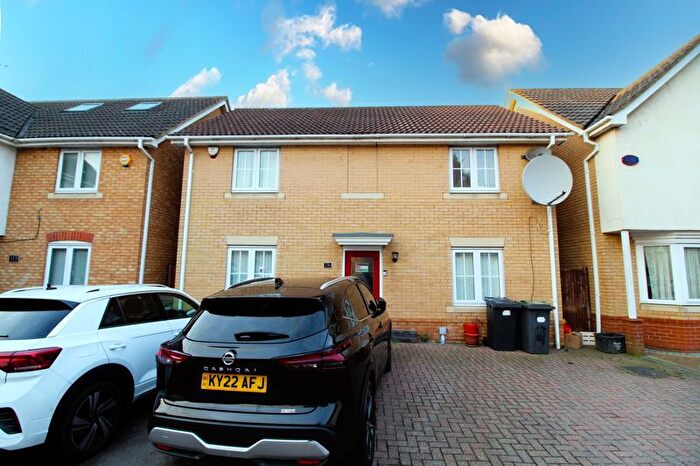 4 Bedroom Detached House For Sale In Morgan Close, Leagrave, Luton, LU4