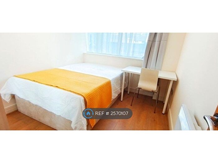 4 Bedroom Flat To Rent In Gateway, London, SE17