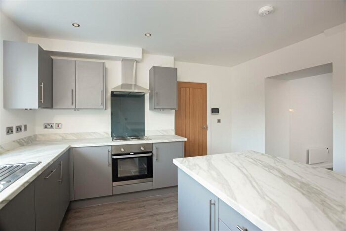 3 Bedroom Apartment To Rent In Grove Lane, Leeds, LS6