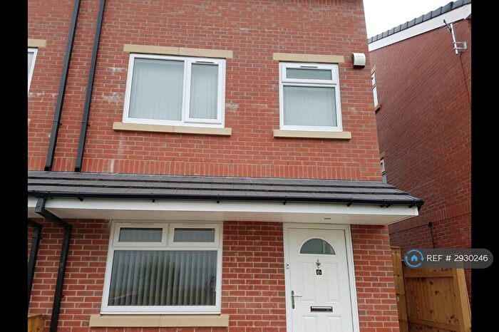 4 Bedroom Semi Detached House To Rent In Thompson Street, Manchester, M40