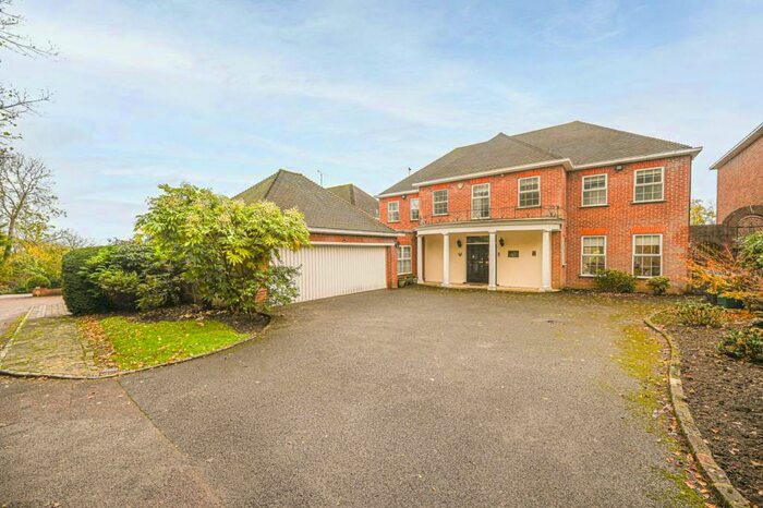 5 Bedroom Detached House To Rent In The Spinney, High Barnet, Barnet, EN5