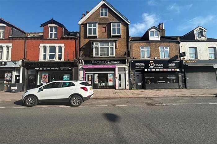 2 Bedroom Apartment To Rent In Station Road, Chingford, E4