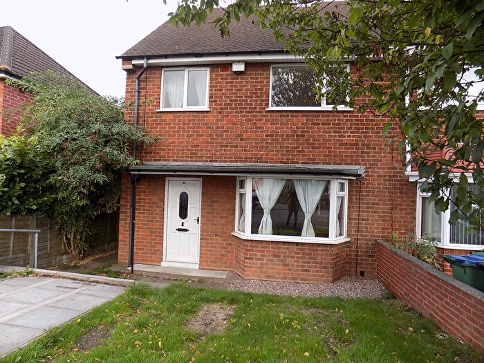3 Bedroom Semi-detached House To Rent In Hurst Road, Smethwick, B67