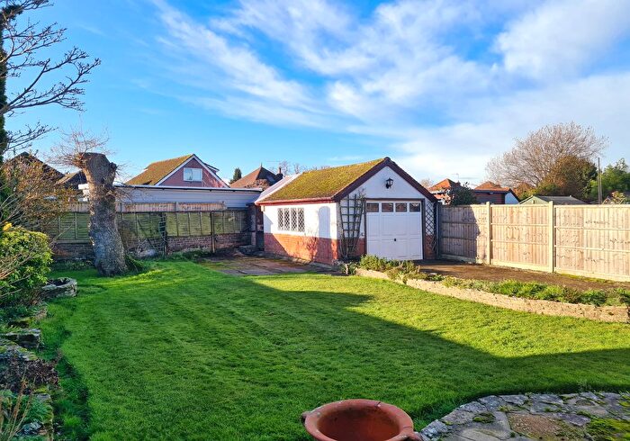 2 Bedroom Detached Bungalow For Sale In Hammonds Way, Southampton, SO40