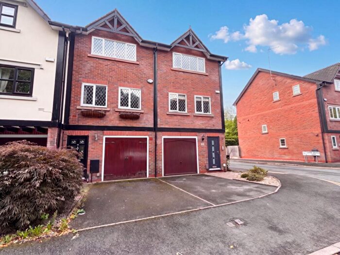 3 Bedroom Town House To Rent In Stablefold, Worsley, M28