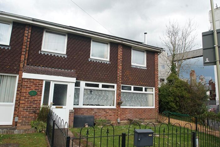 4 Bedroom End Of Terrace House To Rent In Lodge Close, Andover, SP10