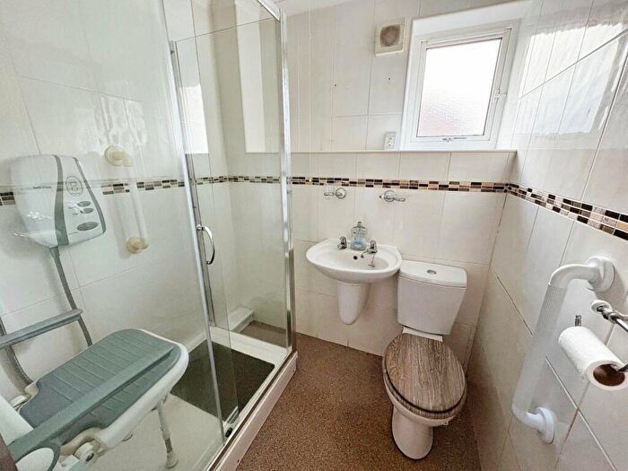 1 Bedroom Bungalow For Sale In Ladyside Close, Bransholme, Hull, East Yorkshire, HU7