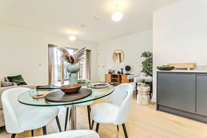 2 Bedroom Flat For Sale In Russell Hill Road, Purley, CR8