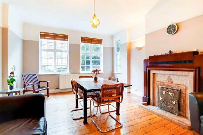 2 Bedroom Flat To Rent In Leigham Avenue, London, SW16