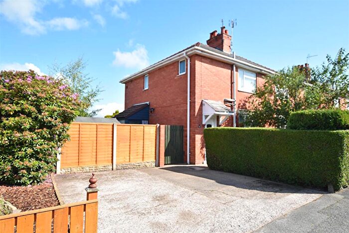 3 Bedroom Semi-Detached House For Sale In East Avenue, Wrexham, LL11