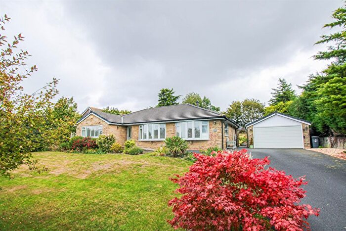 3 Bedroom Bungalow For Sale In Woodlands Road, Batley, WF17