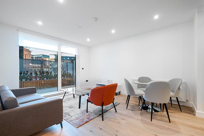 2 Bedroom Apartment To Rent In The Fazeley, Snowhill Wharf, B4