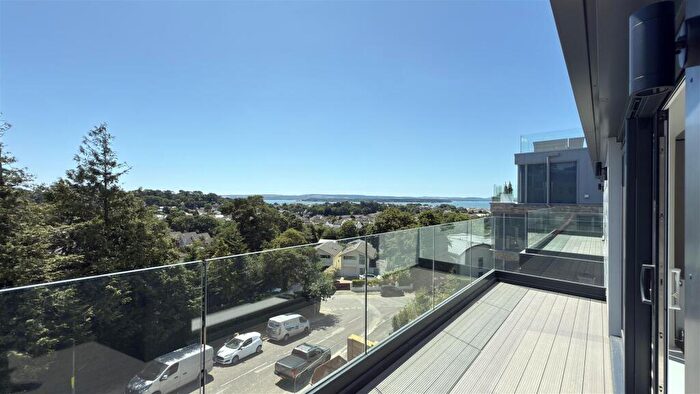 2 Bedroom Apartment For Sale In Highmoor Road, Lower Parkstone, BH14
