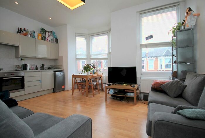 4 Bedroom Flat To Rent In Witherington Road, Islington, N5