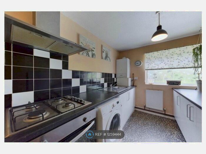 Studio To Rent In Neale Court, Hornchurch RM11