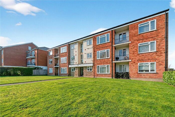 2 Bedroom Flat For Sale In Castle Avenue, London, E4