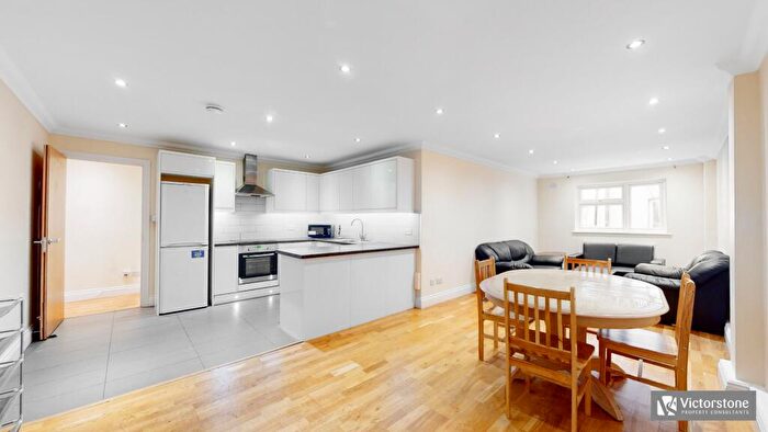 3 Bedroom Apartment To Rent In Kings Terrace, Camden, London, NW1