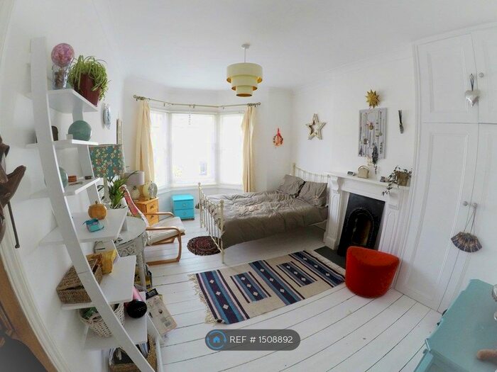 3 Bedroom Terraced House To Rent In Churchill Road, Bristol, BS4