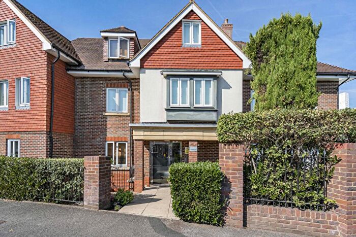 2 Bedroom Apartment For Sale In Portsmouth Road, Cobham, Surrey, KT11