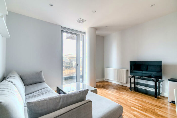 2 Bedroom Flat To Rent In Jessop Building, Dominion Walk, London, E14
