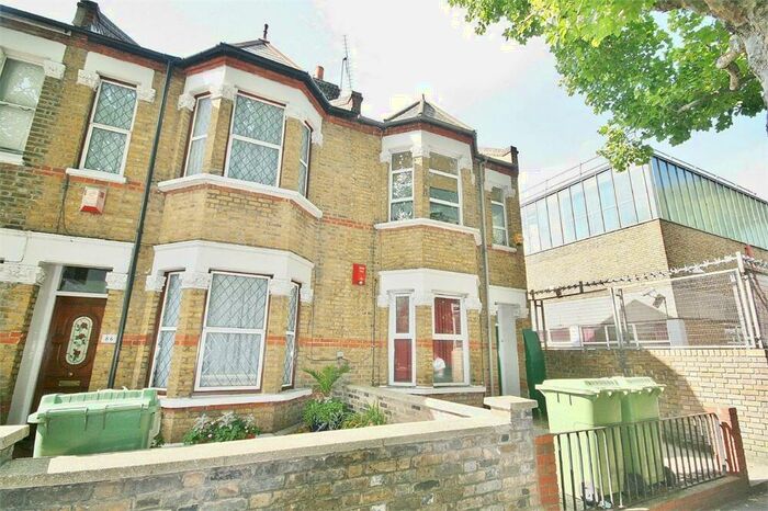 3 Bedroom Flat To Rent In Albany Road, Elephant & Castle, SE5