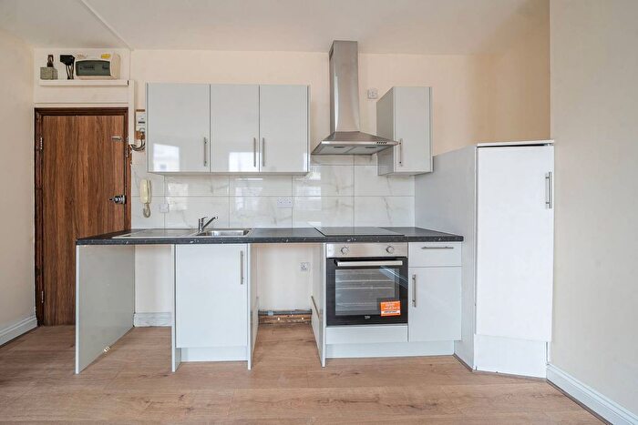 Studio To Rent In Uxbridge Road, Shepherd's Bush, London, W12