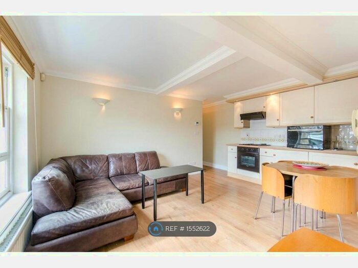 2 Bedroom Flat To Rent In Old Stables Yard, Wimbledon, SW19