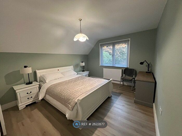 3 Bedroom Flat To Rent In Sandy Way, Cobham, KT11