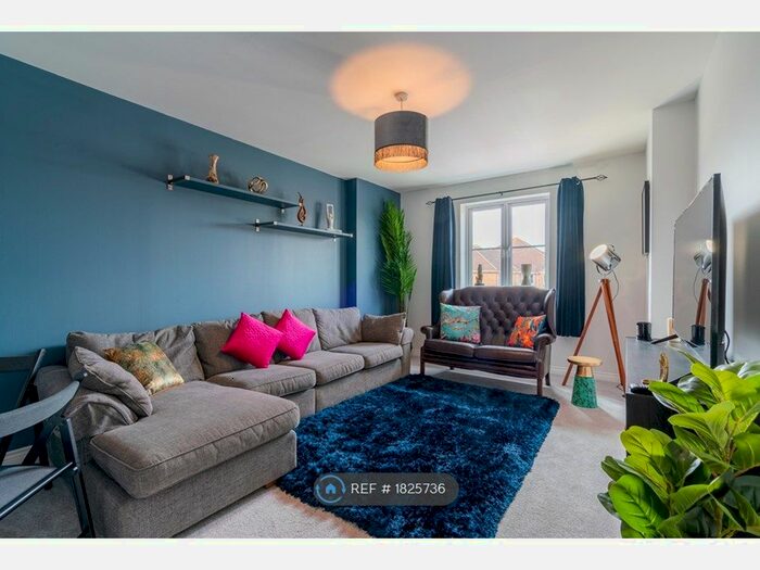 2 Bedroom Flat To Rent In Clearwater House, Swindon, SN3