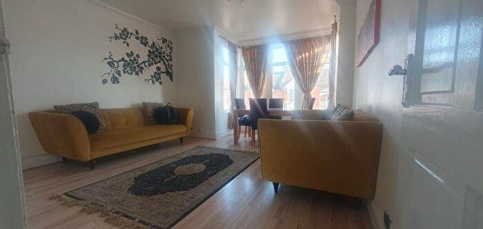 2 Bedroom Flat To Rent In Ranelagh Gardens, Ilford, IG1
