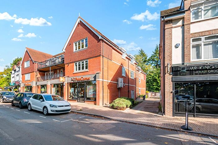 2 Bedroom Flat To Rent In Flat, Waterhouse Lane, KT20