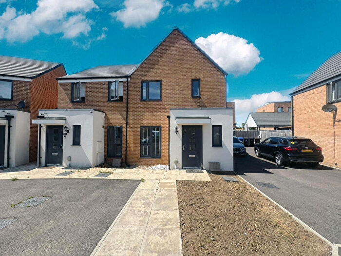 3 Bedroom Semi-Detached House For Sale In Brookfield Drive, Stanford-le-Hope, SS17