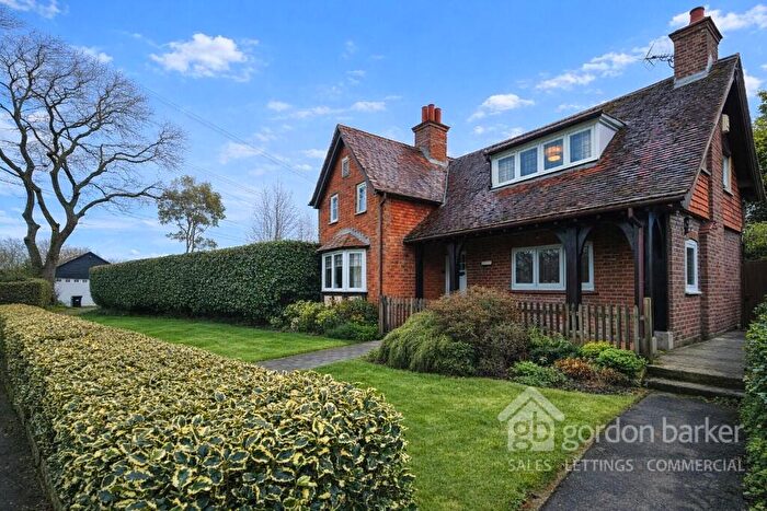 3 Bedroom Detached House For Sale In Hill Street, SO40