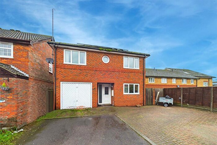 4 Bedroom Detached House For Sale In Droitwich Close, Bracknell, Berkshire, Berkshire, RG12