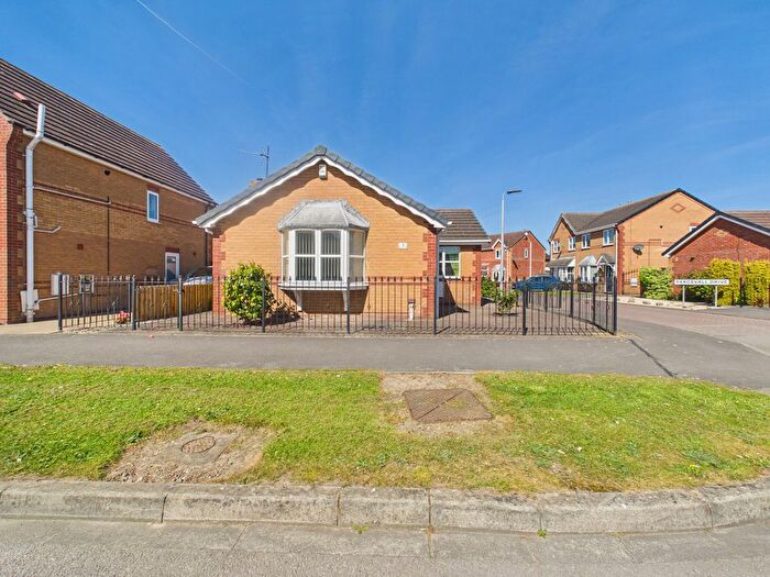 2 Bedroom Flat For Sale In Parcevall Drive, Kingswood, Hull, HU7