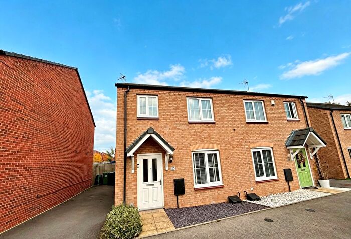 3 Bedroom Property To Rent In Russet Way, Alcester, B50