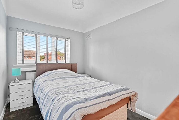 3 Bedroom End Of Terrace House For Sale In Buckhurst Avenue, Carshalton, SM5