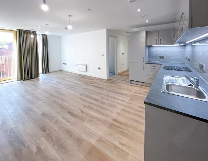 2 Bedroom Apartment To Rent In Flat :: The Quarters, M1