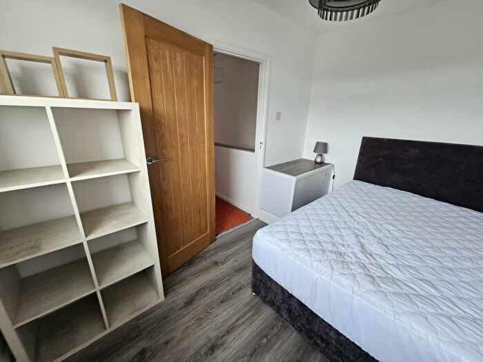 3 Bedroom Flat To Rent In Moor Grange View, Leeds, LS16