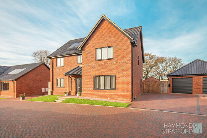 4 Bedroom Detached House For Sale In Garnier Meadow, Attleborough, NR17