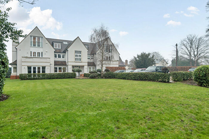 2 Bedroom Flat For Sale In Westbourne Place, Farnham, GU9