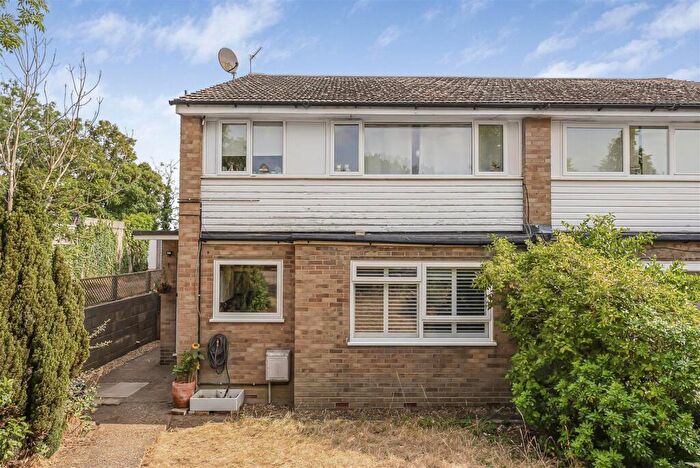 2 Bedroom Maisonette For Sale In Brookside, Hertford, SG13